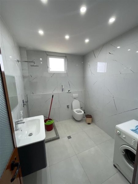 Tirane, jepet me qera apartament 1+1+Ballkon Kati 3, 70 m² 480 € (RRUGA E DIBRES)