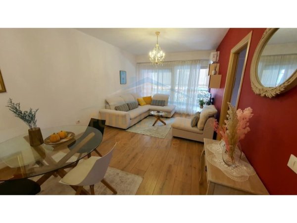 0683487469 Tirane, jepet me qera apartament 2+1 Kati 8, 103 m² 800 € (ZOGU I ZI)
