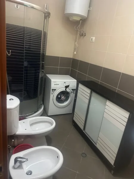 Tirane, jepet me qera apartament 1+1 Kati 4, 62 m² 800 € (9 KATSHET)