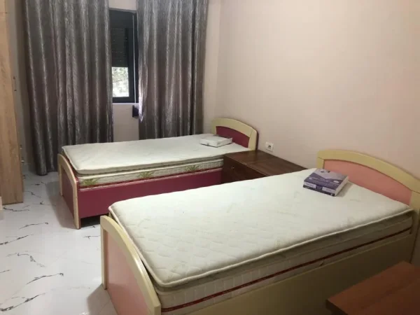 Tirane, jepet me qera apartament 2+1+Ballkon Kati 2, 80 m² 650 € (DON BOSKO)