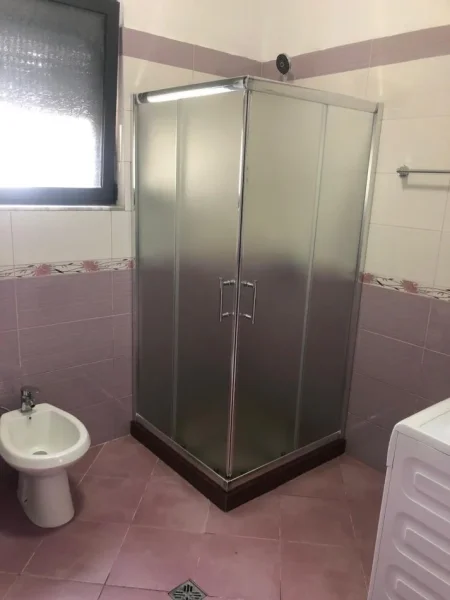 Tirane, jepet me qera apartament 2+1+Ballkon Kati 2, 80 m² 650 € (DON BOSKO)