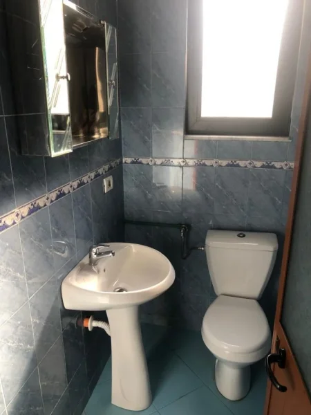 Tirane, jepet me qera apartament 2+1+Ballkon Kati 2, 80 m² 650 € (DON BOSKO)