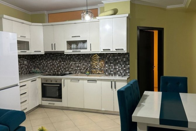 Tirane, jepet me qera apartament 1+1+Ballkon Kati 5, 60 m² 400 € (Rruga Sokrat Miho)
