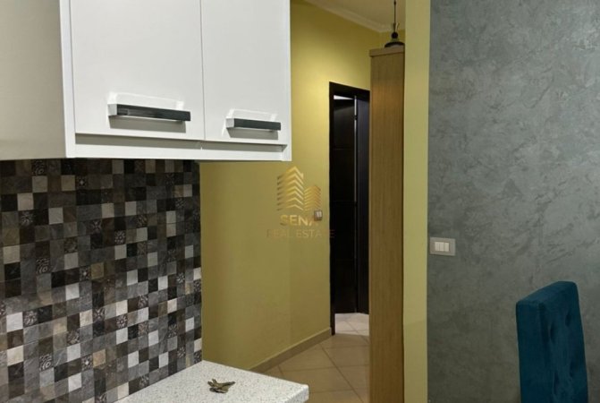 Tirane, jepet me qera apartament 1+1+Ballkon Kati 5, 60 m² 400 € (Rruga Sokrat Miho)