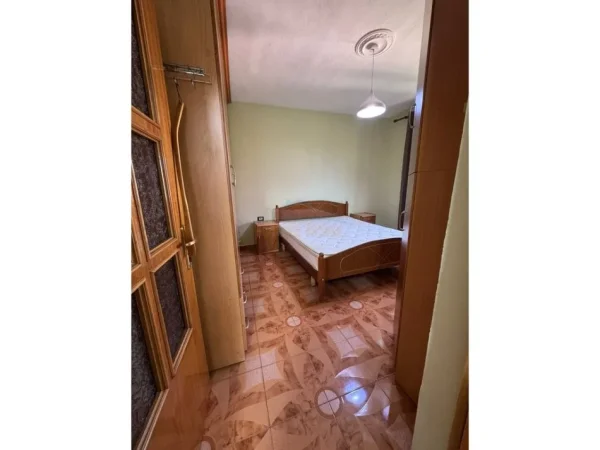 Tirane, jepet me qera apartament 2+1+Ballkon Kati 5, 68 m² 600 € (Bulevardi Zhan Dark)