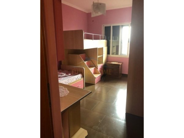 Tirane, jepet me qera apartament 2+1 Kati 5, 80 m² 650 € (Vila Gold, Rruga e Dibres)