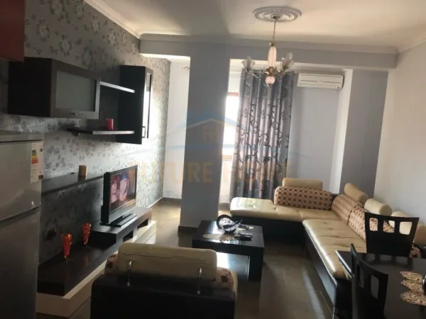 Tirane, jepet me qera apartament 2+1 Kati 5, 80 m² 650 € (Vila Gold, Rruga e Dibres)