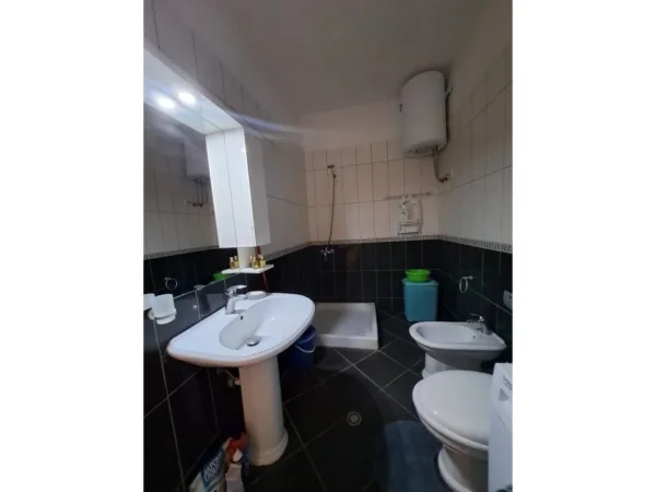 Tirane, jepet me qera apartament 2+1 Kati 4, 84 m² 550 € (Kodra e Diellit)