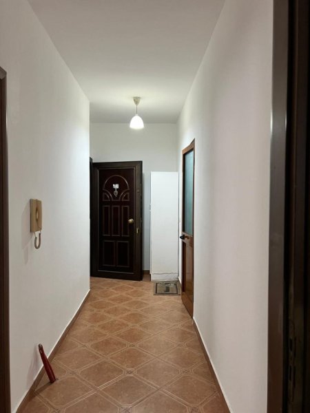 Tirane, jepet me qera apartament 2+1+Ballkon Kati 9, 90 m² 600 € (rruga e kavajes)