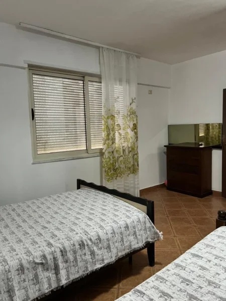 Tirane, jepet me qera apartament 2+1+Ballkon Kati 9, 90 m² 600 € (rruga e kavajes)