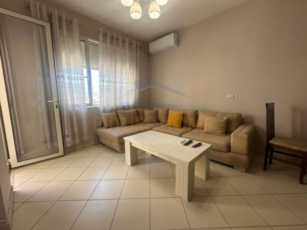 Tirane, jepet me qera apartament 1+1 Kati 4, 71 m² 550 € (Rruga Karl Gega)