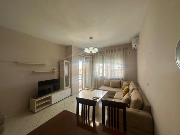 Tirane, jepet me qera apartament 1+1 Kati 4, 71 m² 550 € (Rruga Karl Gega)