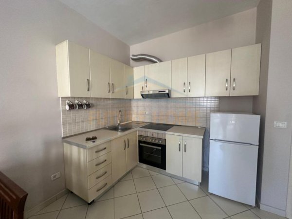 Tirane, jepet me qera apartament 1+1 Kati 4, 71 m² 550 € (Rruga Karl Gega)