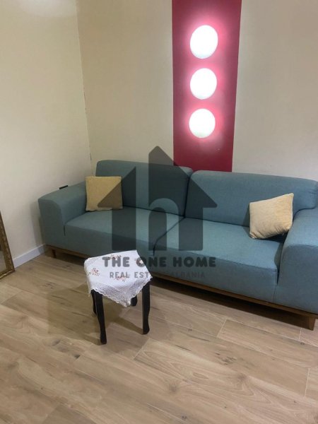 Tirane, jepet me qera apartament 1+1+Ballkon Kati 3, 70 m² 520 € (Myslym shyre)