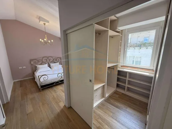 Tirane, jepet me qera apartament 2+1+Ballkon Kati 5, 135 m² 1.100 € (REZIDENCA KODRA E DIELLIT 1)