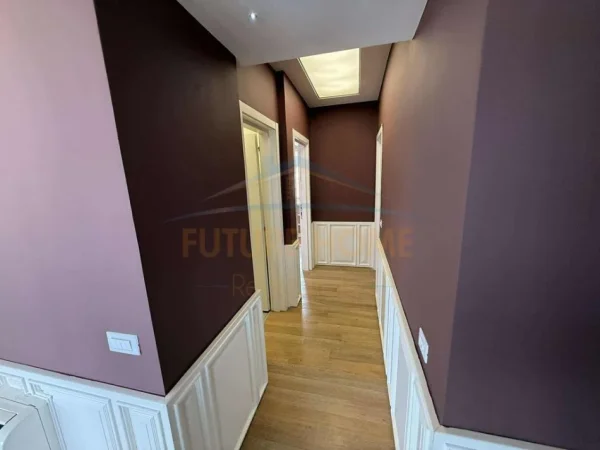 Tirane, jepet me qera apartament 2+1+Ballkon Kati 5, 135 m² 1.100 € (REZIDENCA KODRA E DIELLIT 1)