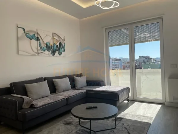 Tirane, jepet me qera apartament 1+1+Ballkon Kati 8, 80 m² 1.000 € (Shallvaret)