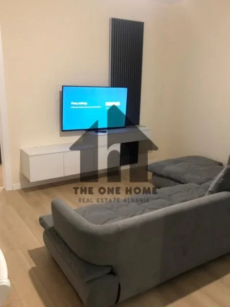 Tirane, jepet me qera apartament 1+1+Ballkon Kati 4, 70 m² 370 € (Fresku)