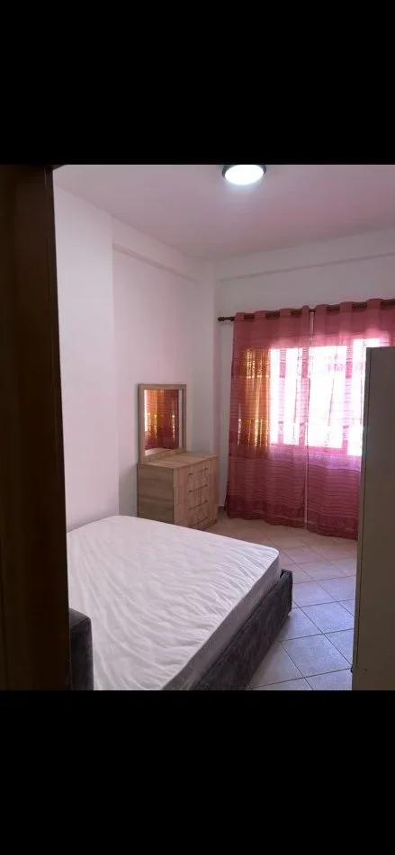 Tirane, jepet me qera apartament 1+1 Kati 1, 70 m² 400 € (Rruga Mikel Maruli)