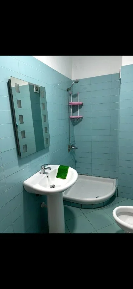 Tirane, jepet me qera apartament 1+1 Kati 1, 70 m² 400 € (Rruga Mikel Maruli)