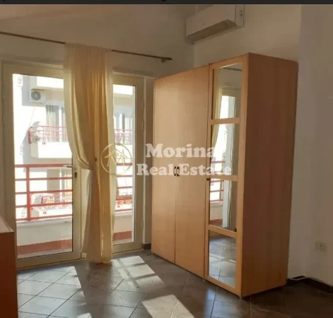 Tirane, jepet me qera apartament 4+1 Kati 5, 210 m² 1.200 € (Liqeni i Thate)