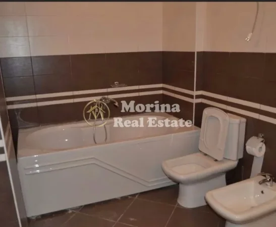 Tirane, jepet me qera apartament 4+1 Kati 5, 210 m² 1.200 € (Liqeni i Thate)
