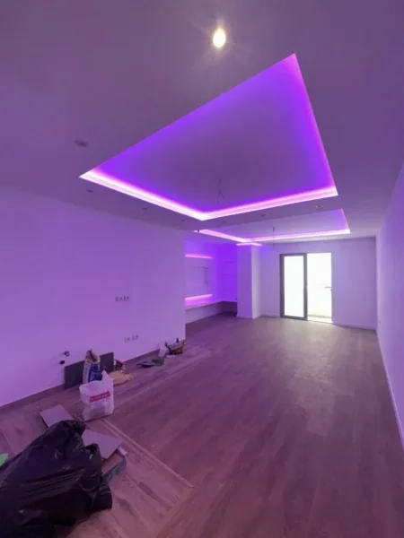 Shqiperi, shes apartament 2+1+Ballkon , (UJESJELLES 0692039456)