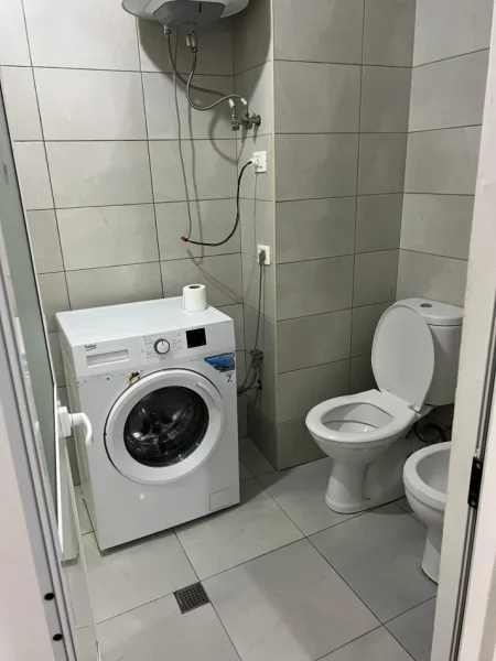 Tirane, jepet me qera apartament 2+1+Ballkon Kati 3, 98 m² 550 € (Komplesi Jolla Astir)