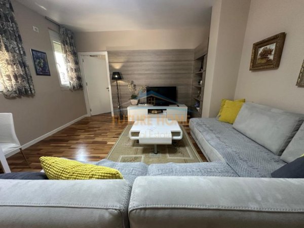 Tirane, jepet me qera apartament 1+1+Ballkon Kati 5, 94 m² 730 € (Myslym Shyri)
