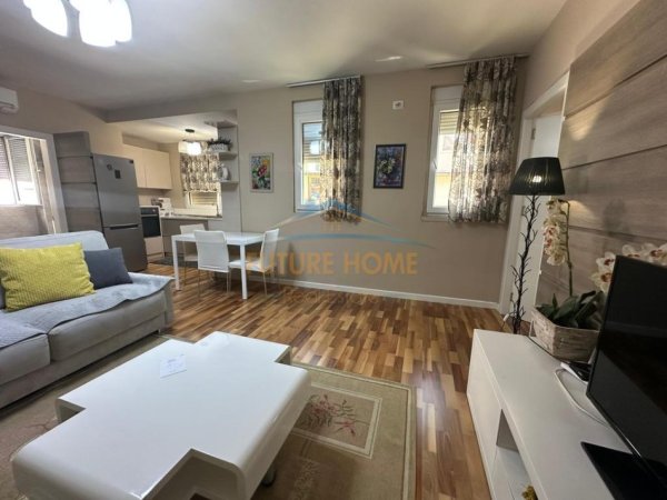Tirane, jepet me qera apartament 1+1+Ballkon Kati 5, 94 m² 730 € (Myslym Shyri)