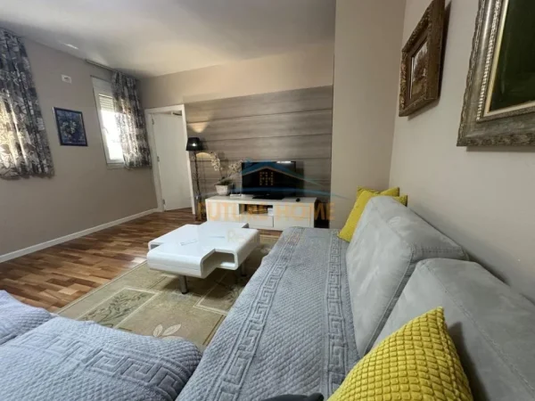 Tirane, jepet me qera apartament 1+1+Ballkon Kati 5, 94 m² 730 € (Myslym Shyri)