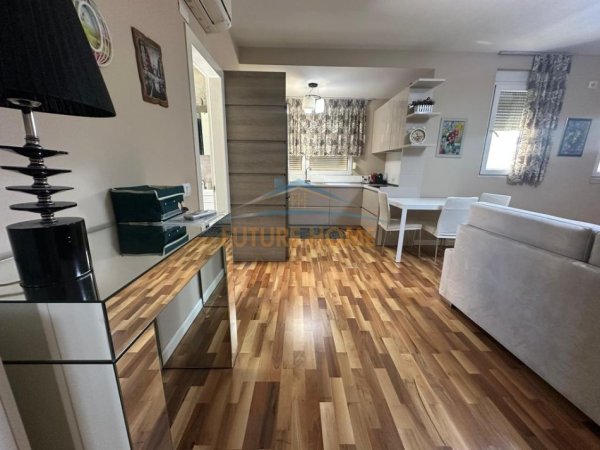 Tirane, jepet me qera apartament 1+1+Ballkon Kati 5, 94 m² 730 € (Myslym Shyri)
