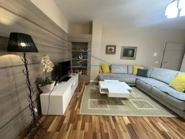 Tirane, jepet me qera apartament 1+1+Ballkon Kati 5, 94 m² 730 € (Myslym Shyri)