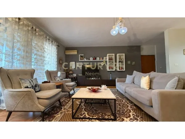 Tirane, shitet apartament 2+1 Kati 6, 135 m² 260.000 € (Komuna e Parisit)