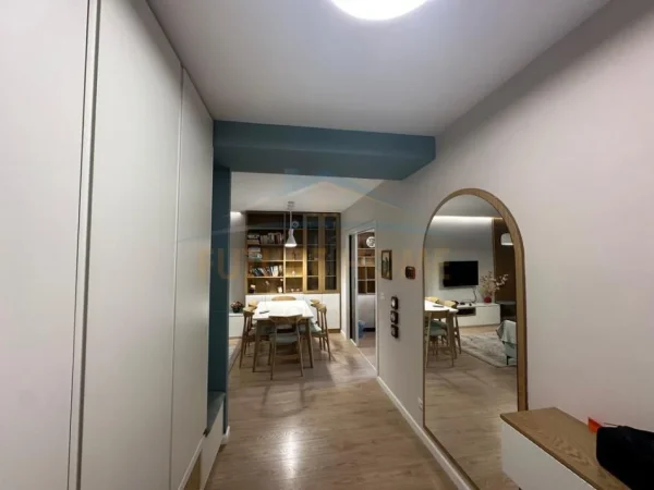 Tirane, jepet me qera apartament 2+1 Kati 4, 70 m² 700 € (Rruga e Durresit)