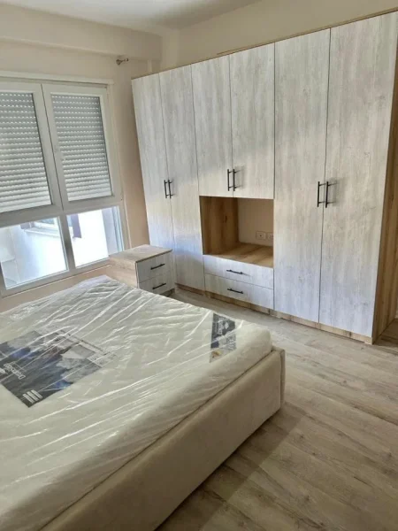 Tirane, jepet me qera apartament 2+1+Ballkon Kati 2, 100 m² 600 € (5 maji)