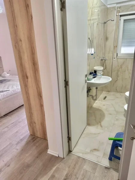Tirane, jepet me qera apartament 2+1+Ballkon Kati 2, 100 m² 600 € (5 maji)