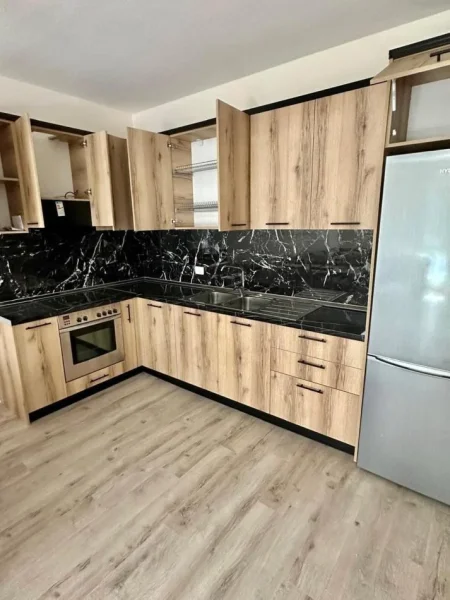 Tirane, jepet me qera apartament 2+1+Ballkon Kati 2, 100 m² 600 € (5 maji)