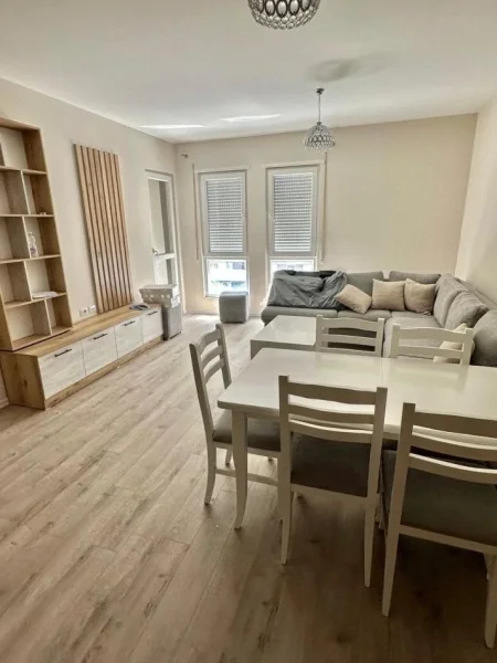 Tirane, jepet me qera apartament 2+1+Ballkon Kati 2, 100 m² 600 € (5 maji)