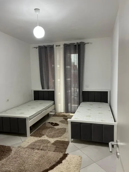 Tirane, jepet me qera apartament 1+1+Ballkon Kati 3, 98 m² 550 € (sokrat miho)