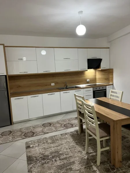 Tirane, jepet me qera apartament 1+1+Ballkon Kati 3, 98 m² 550 € (sokrat miho)