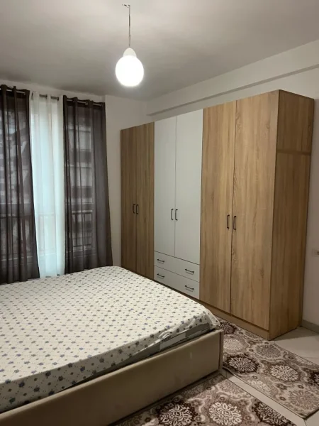 Tirane, jepet me qera apartament 1+1+Ballkon Kati 3, 98 m² 550 € (sokrat miho)