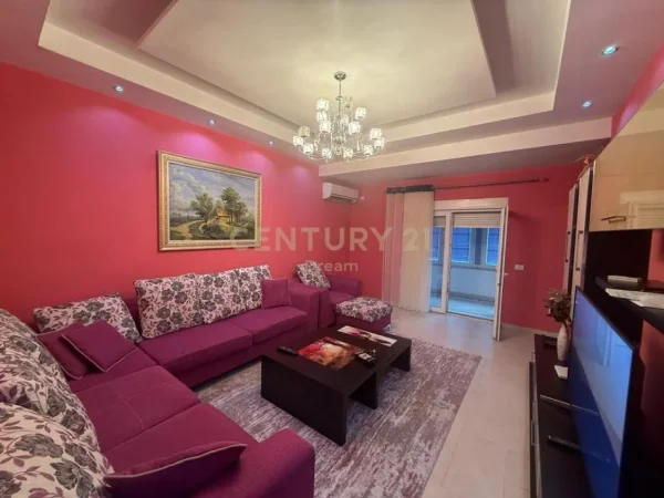 Tirane, shitet apartament 2+1+Ballkon , 125 m² 160.000 € (Fesku)