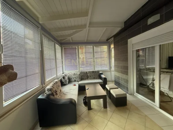 Tirane, shitet apartament 2+1+Ballkon , 125 m² 160.000 € (Fesku)