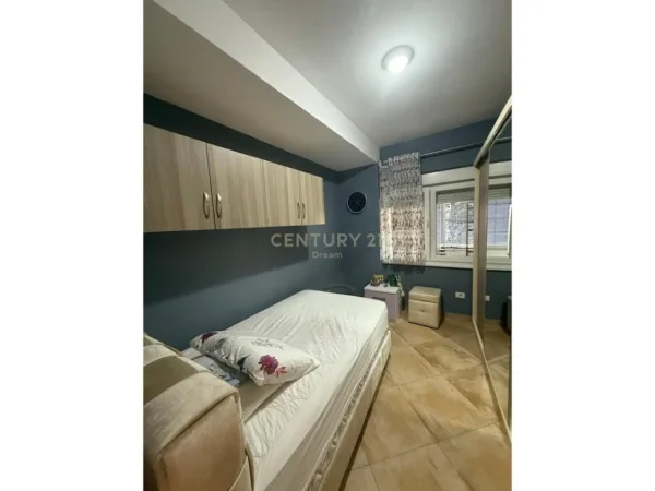 Tirane, shitet apartament 2+1+Ballkon , 125 m² 160.000 € (Fesku)