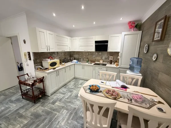 Tirane, shitet apartament 2+1 Kati 2, 94 m² 150.000 € (Vila L1)