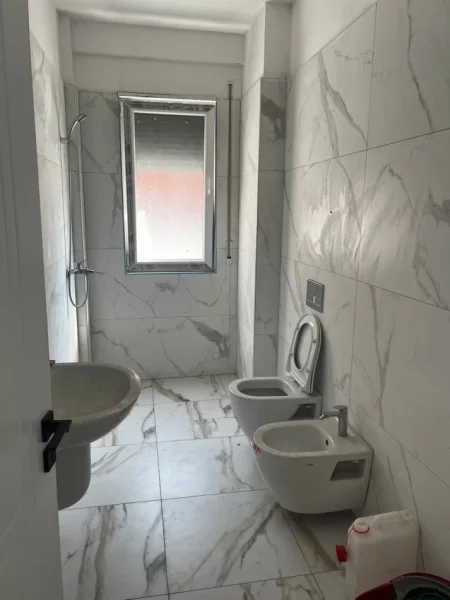 Tirane, shitet apartament 3+1 , 114 m² 160.000 € 