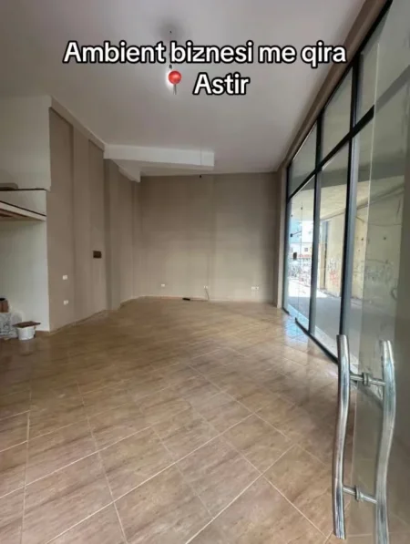 Tirane, jepet me qera dyqan Kati 0, 52 m² 350 € (Astir)