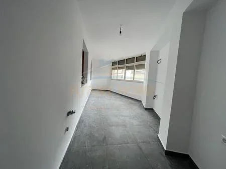 Tirane, shitet apartament 2+1+Ballkon Kati 2, 96 m² 235.000 € (Pazari i Ri)