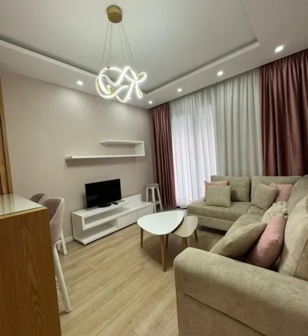 Tirane, jepet me qera apartament 2+1+Ballkon Kati 3, 100 m² 750 € (Casa Italia)